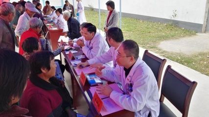 專家團(tuán)隊(duì)進(jìn)村居，健康守護(hù)零距離