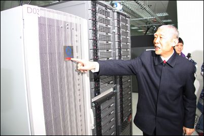 國(guó)產(chǎn)芯片重大突破 基于龍芯2號(hào)的萬(wàn)億次高性能計(jì)算機(jī)成功問(wèn)世，計(jì)算機(jī)系統(tǒng)服務(wù)迎來(lái)新標(biāo)桿